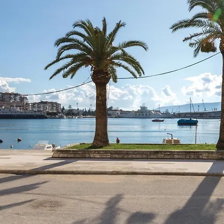 Two-bedroom In Ploce (Dubrovnik-Neretva)