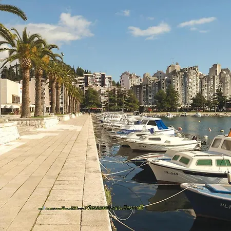 Apartment Gorgeous In With Wifi Ploce (Dubrovnik-Neretva)