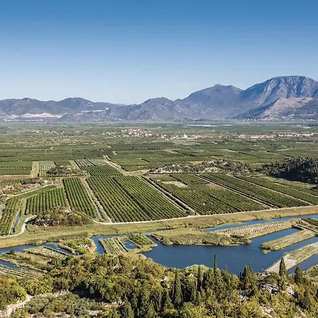 Two-bedroom In דירה *