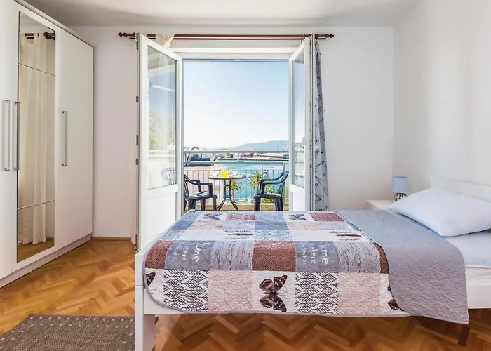 Two-bedroom In Ploce (Dubrovnik-Neretva)