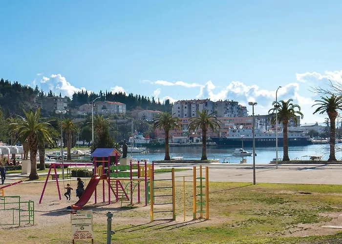 Two-bedroom In Daire Ploce (Dubrovnik-Neretva)